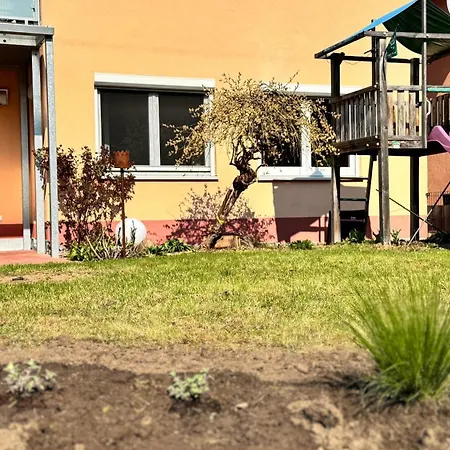 Familien-oase Luther Mit Garten, Spielturm Und Garage